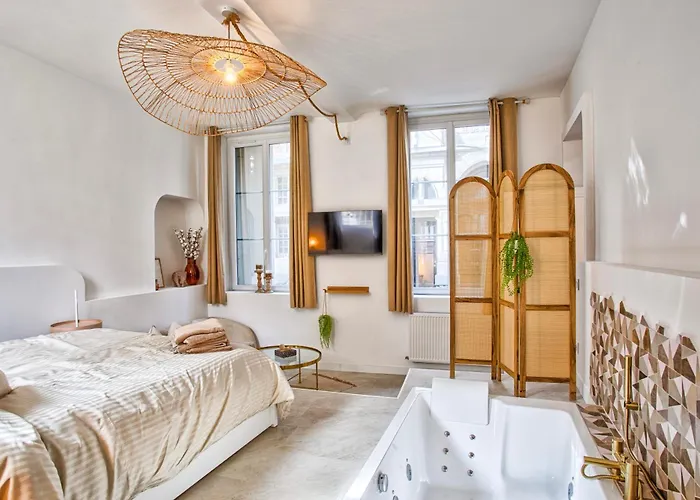 Le Saint-sauveur - Balneotherapy Bathtub - Hypercentre Appartement Caen